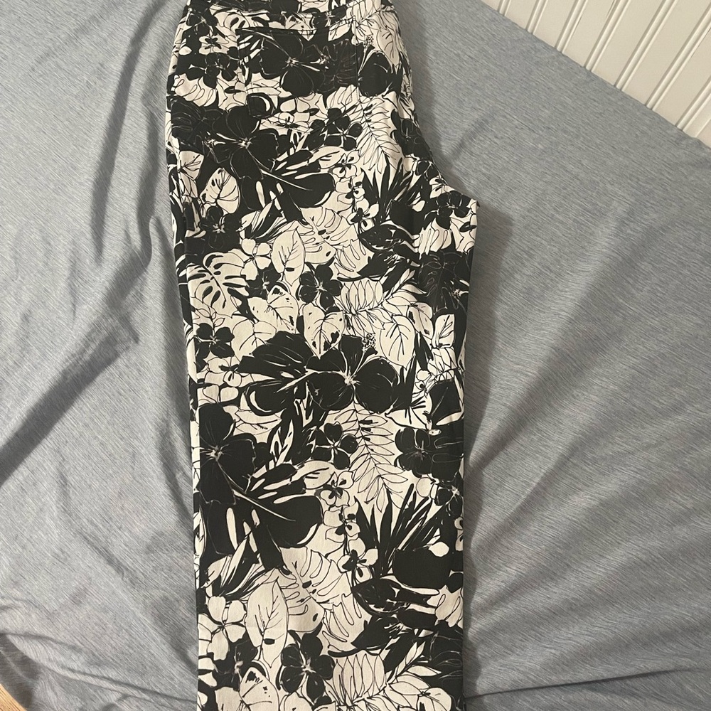 Cathrines Secret Slimmer Capri Black Tropical Foliage 20W - Picture 6 of 6